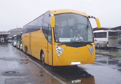 Žlutý autobus  AYATS ATLANTIS.