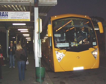 Autobusem z Plzně do Prahy a zpět rok poté.