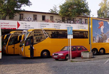 Autobusem z Plzně do Prahy a zpět rok poté.