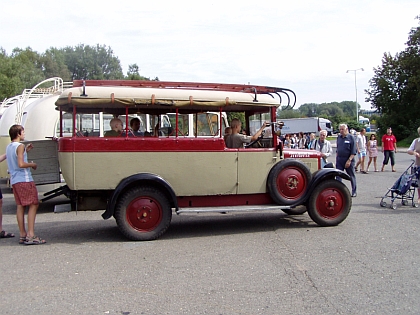 Expozici toho nejmodernějšího doplní historické autobusy.