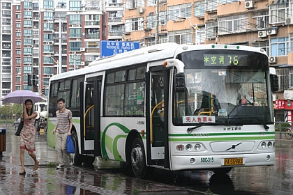 Úspěchy autobusů Volvo v Číně - zakázka na 2000 autobusů pro Šanghaj. (CZ+EN)