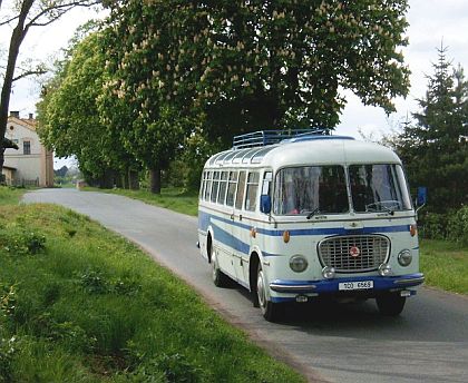 Jízda historického autobusu Škoda 706 RTO Lux Kladno - Zlonice a zpět.