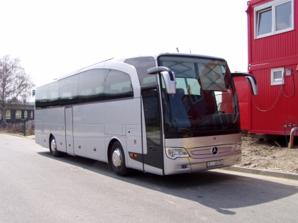 Den značek a Mercedes-Benz Travego na Masarykově okruhu v Brně.