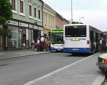 Skupina amatérských filmařů část své tvorby zaměřila na autobusovou dopravu.