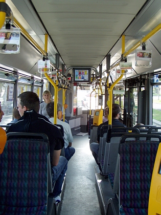 Nový systém CITYSCREEN v plzeňském autobuse ...