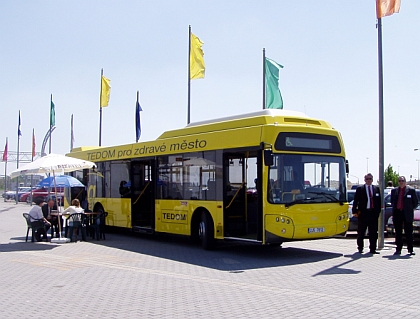 V Podkrkonoší začaly tento týden jezdit dva ekologické autobusy na CNG.