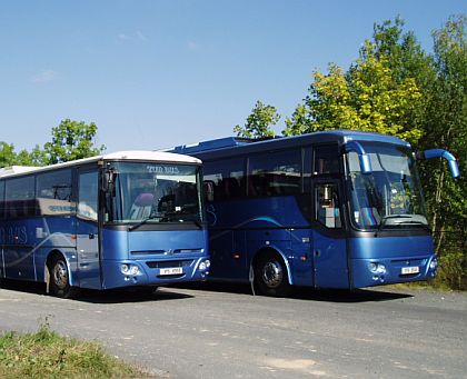 iHNed.cz: Domažlický dopravce Josef Turek vozí  děti ze škol i turisty.