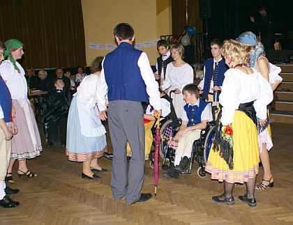 Z prvního netradičního plesu Občanského sdružení 'Ty a já'