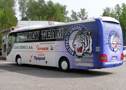 Autobus MAN Lion's Coach ČSAD Semily vozí hokejisty  HC Bílí Tygři Liberec.