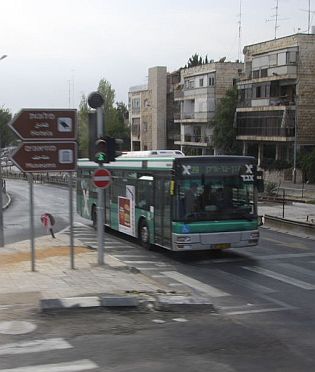 Autokary v Izraeli: Převážně Irizary na různých podvozcích.