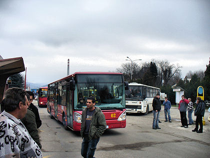 BUSportál SK: Trenčín odprevadil starý Ikarus a privítal päť nových autobusov.