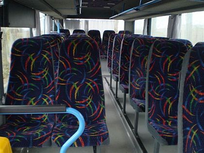 Na lince 411 Pražské integrované dopravy se objevil zajímavý malý autobus ALMA.