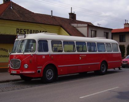 Dopravní podnik města Pardubic: zvláštní linka číslo 52 a autobus Škoda 706 RTO