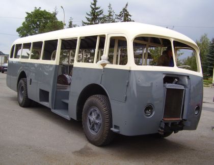 Záběry ze závěru renovace autobusu Škoda 706 RO.