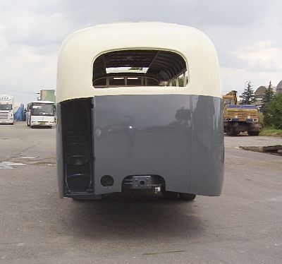 Záběry ze závěru renovace autobusu Škoda 706 RO.