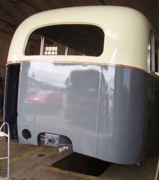 Záběry ze závěru renovace autobusu Škoda 706 RO.