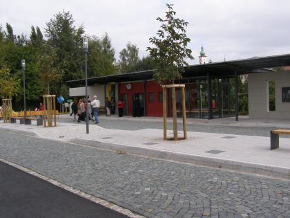 Slavnostního otevření autobusového nádraží Zentraler Omnibusbahnhof (ZOB)