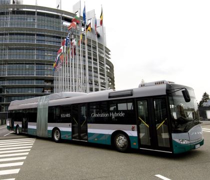 Hybridní kloubový autobus Solaris pro francouzský Strasbourg.