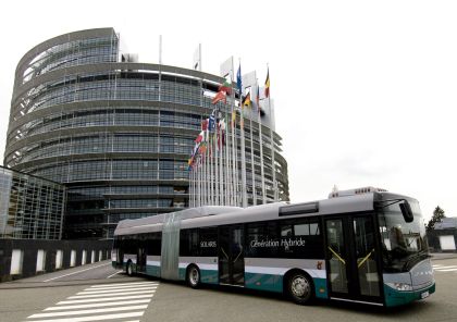 Hybridní kloubový autobus Solaris pro francouzský Strasbourg.