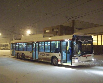 Zasněžená romantika s letošní 'celebritou' - pardubickým trolejbusem