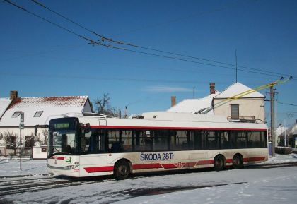 Zasněžená romantika s letošní 'celebritou' - pardubickým trolejbusem