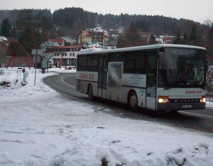 Na Šumavě autobusem. Lyžařská fotoreportáž Martina Jandy