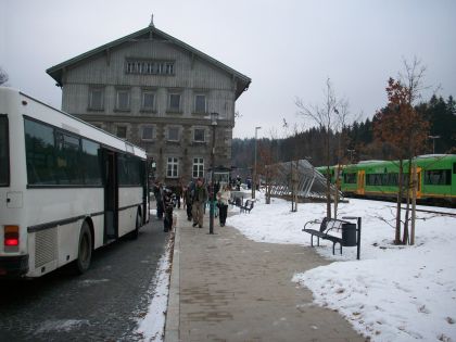 Na Šumavě autobusem. Lyžařská fotoreportáž Martina Jandy