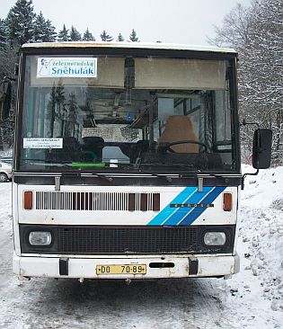 Na Šumavě autobusem. Lyžařská fotoreportáž Martina Jandy