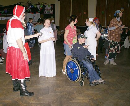 Z maškarního bálu 27.2.2009 v plzeňské Šeříkovce.