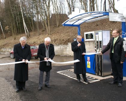 Připravujeme: Ze slavnostního otevření plnicí stanice CNG v ČSAD Semily