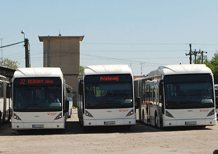 BUSportál SK: Zatiaľ osem autobusov Van Hool od utorka premáva v nitrianskej MHD