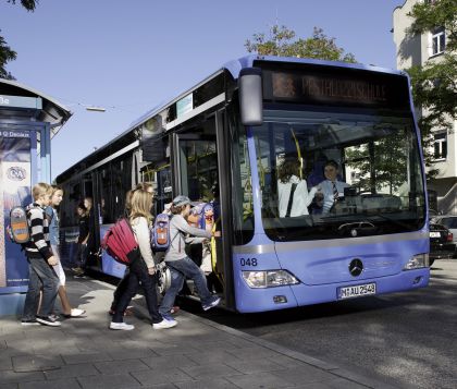 Daimler Buses podporuje bezpečnost při provozu školních autobusů.