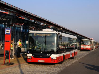 Autobusy a návštěva papeže po třetí - tentokrát záběry z Letňan 