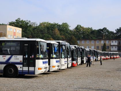 Autobusy a návštěva papeže po třetí - tentokrát záběry z Letňan 