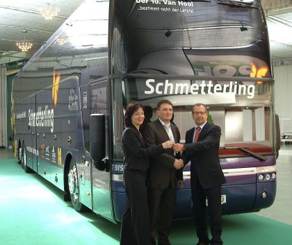 BUSWORLD 2009: Premiéra autokaru ASTRONEF. Zaměření Van Hool na ekologii