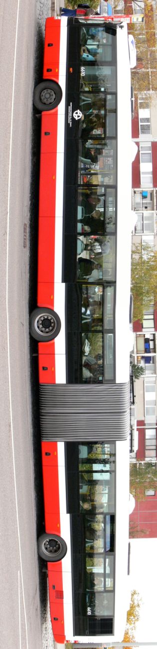 Objektivem čtenáře BUSportálu: Kloubový autobus SOR NB 18 v ulicích Prahy