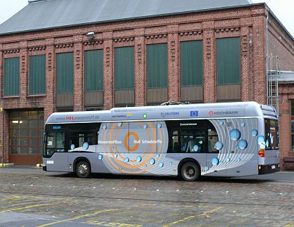 Záběry hamburského autobusu Mercedes-Benz Citaro na vodíkové palivové články