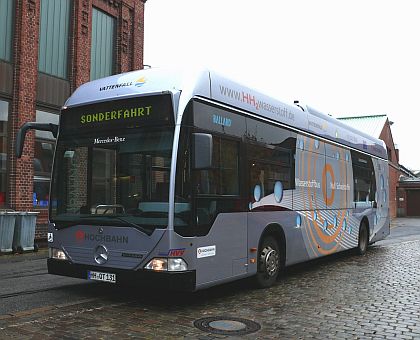 Záběry hamburského autobusu Mercedes-Benz Citaro na vodíkové palivové články