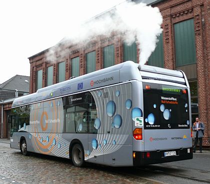 Záběry hamburského autobusu Mercedes-Benz Citaro na vodíkové palivové články