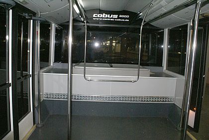 Autobusy ve službách cestujících letadly. Minibusem z parkoviště, 