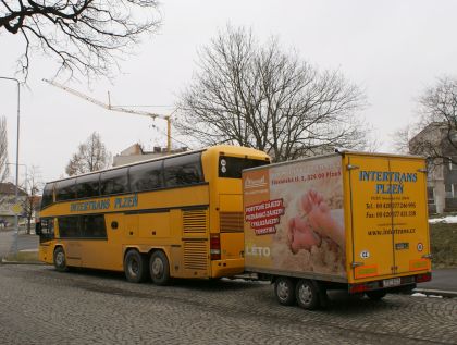 Autokarová souprava: Doubledecker Neoplan Skyliner Royal Class  s vozíčkem