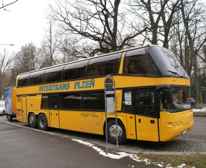 Autokarová souprava: Doubledecker Neoplan Skyliner Royal Class  s vozíčkem