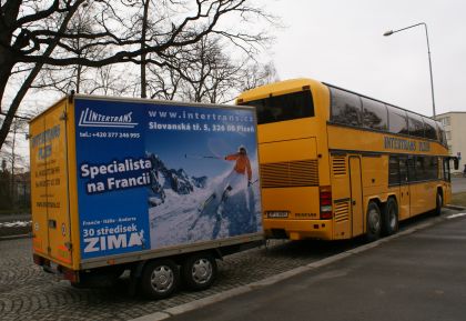 Autokarová souprava: Doubledecker Neoplan Skyliner Royal Class  s vozíčkem