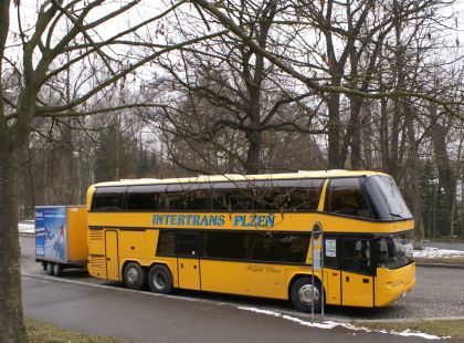 Autokarová souprava: Doubledecker Neoplan Skyliner Royal Class  s vozíčkem