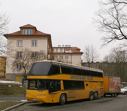 Autokarová souprava: Doubledecker Neoplan Skyliner Royal Class  s vozíčkem