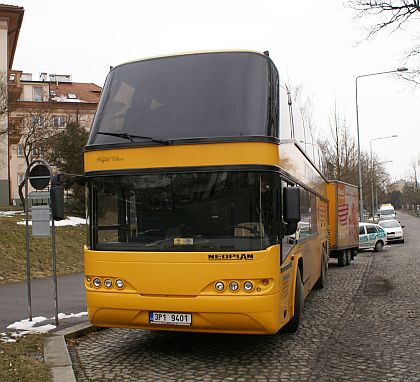 Autokarová souprava: Doubledecker Neoplan Skyliner Royal Class  s vozíčkem