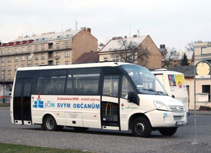 Midibus FIRST FCLLI zachycen  v ulicích Jičína 25.3.2010 