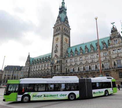 2 autobusy Mercedes-Benz Citaro G BlueTec Hybrid u dopravce Hamburger Hochbahn 