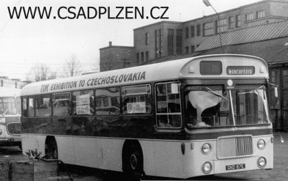 Návštěva prezentační výstavy firmy TIM v autobuse Leyland 