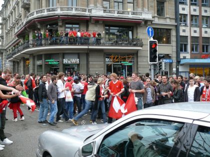 Dopravní kolaps ve švýcarském Curychu: Fussballfans in der Innenstadt: